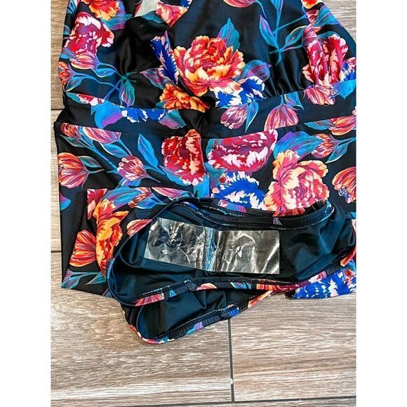 NEW! Modcloth Kelsie Black Floral Swimsuit Size Medium - Picture 4 of 5